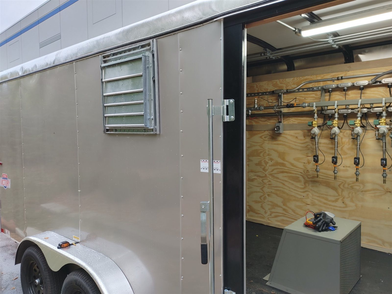 RS4008 — exterior side door