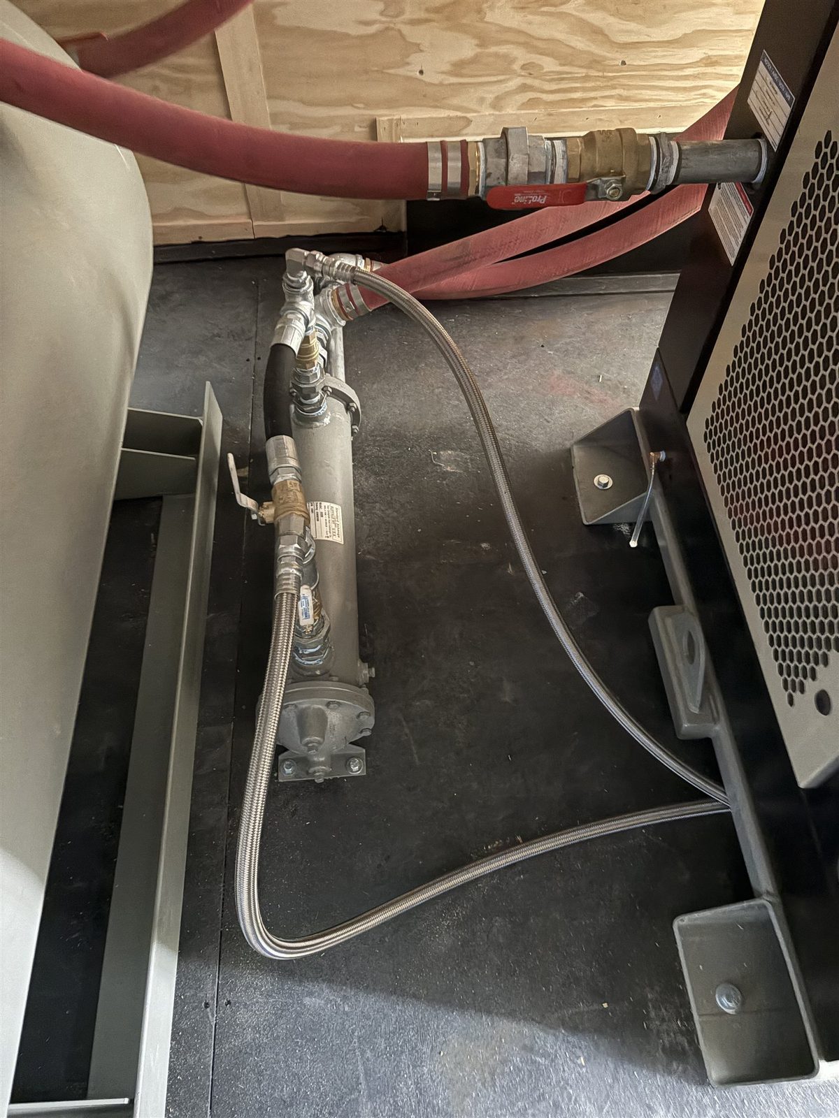 RS4011 — compressor tank