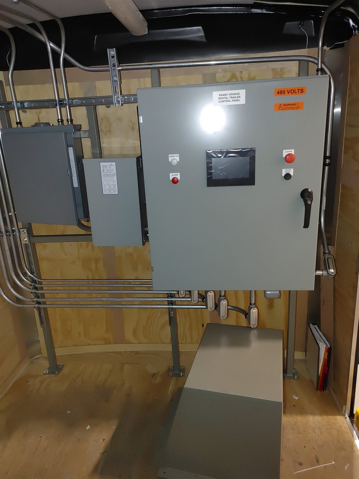 RS4007 — panel piping wall