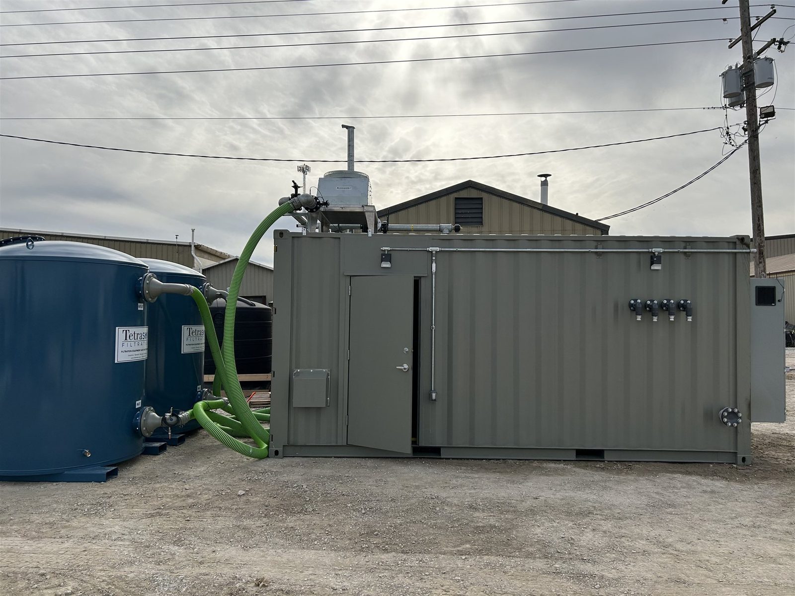 RD1002 — exterior hero